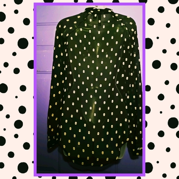 NWOT FUN & FLIRT HI-LO HEM SKULL BLOUSE-SIZE SMALL - Picture 3 of 5